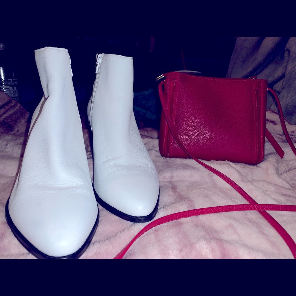 WHITE BOOTIES FROM SEYCHELLES